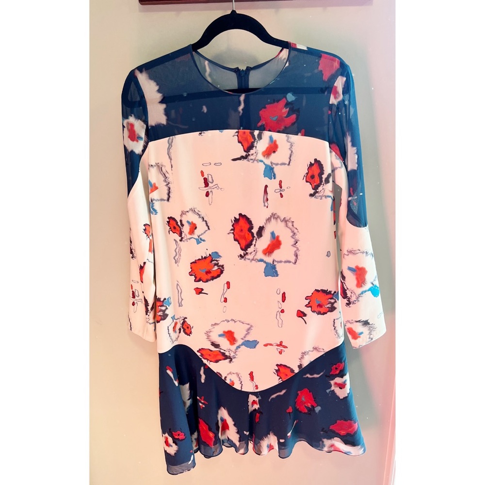 Sachin & Babi Dress, Size 6, long sleeve scuba like material with a little flare